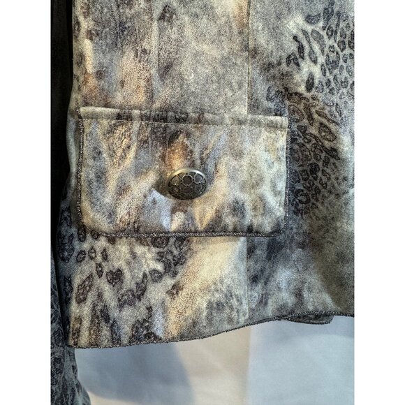 christina v Iridescent snakeskin print blazer with long sleeves, three button cl - Picture 5 of 10